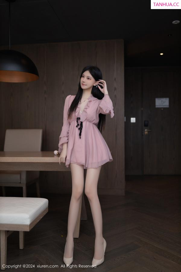   [XiuRen]高清写真图 2024.07.26 No.8925 幼幼 美腿丝袜第2张图片
